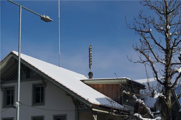 Sirene dem Dach der Gemeindeverwaltung Zweisimmen.