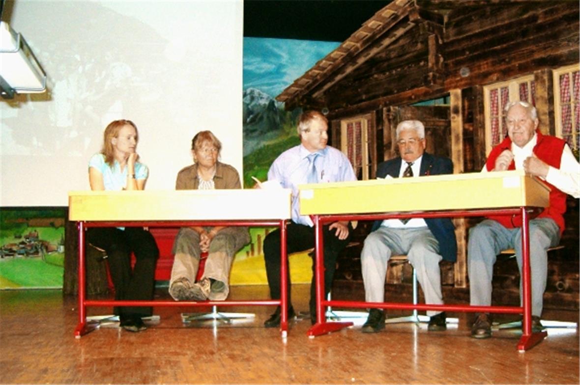 Sitzung des Sekundarschul-Vereins auf der Bühne.