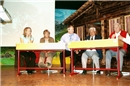 Sitzung des Sekundarschul-Vereins auf der Bühne.