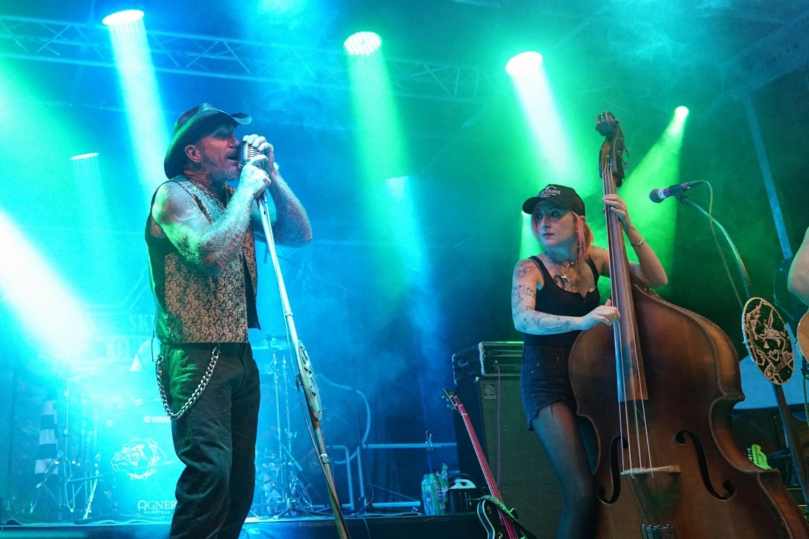 Ski King's Country Trash