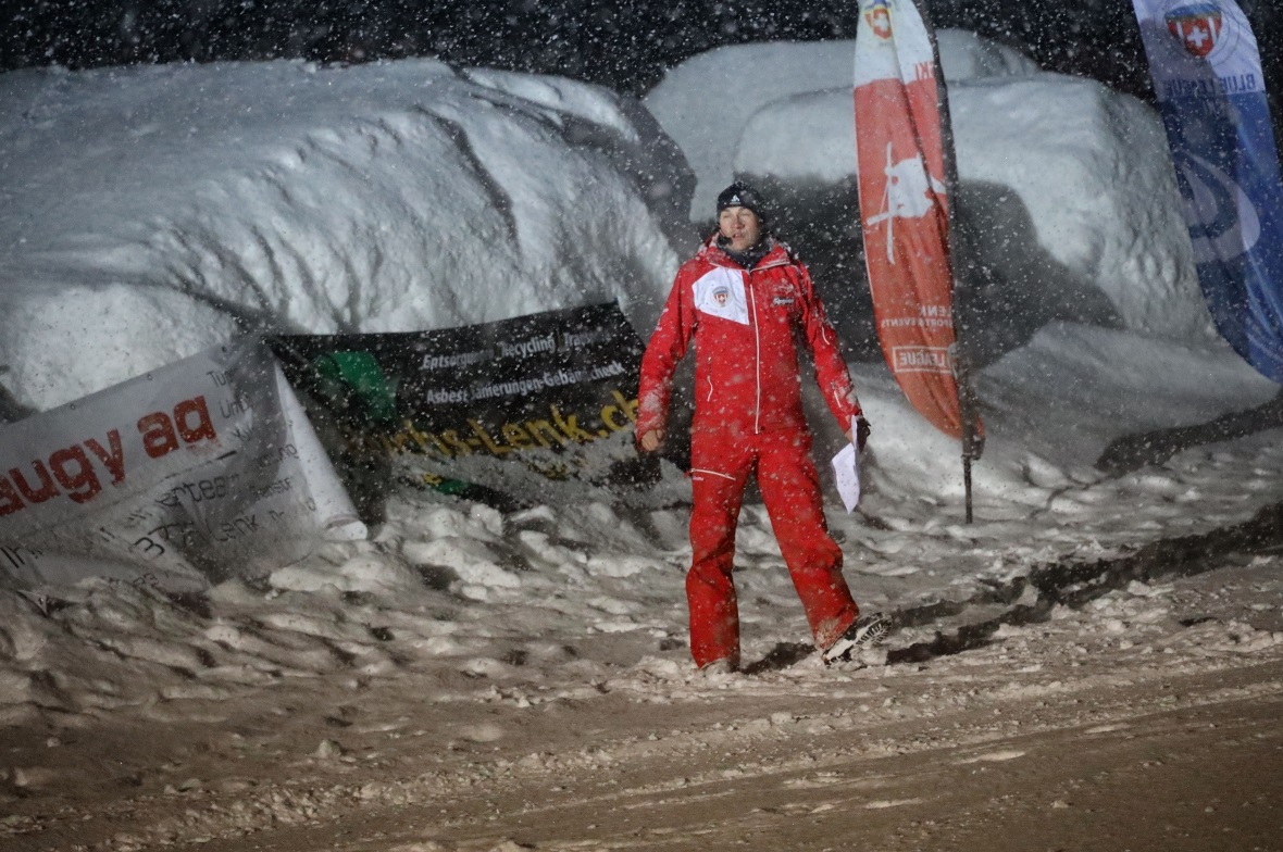 Skischulleiter Jonas Siegfried, der Moderator der Schneesport-Show.