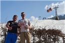 So sehen Sieger aus: Auf dem Snowboard machten 1. Nils Bergmann und 2. Werner Im...