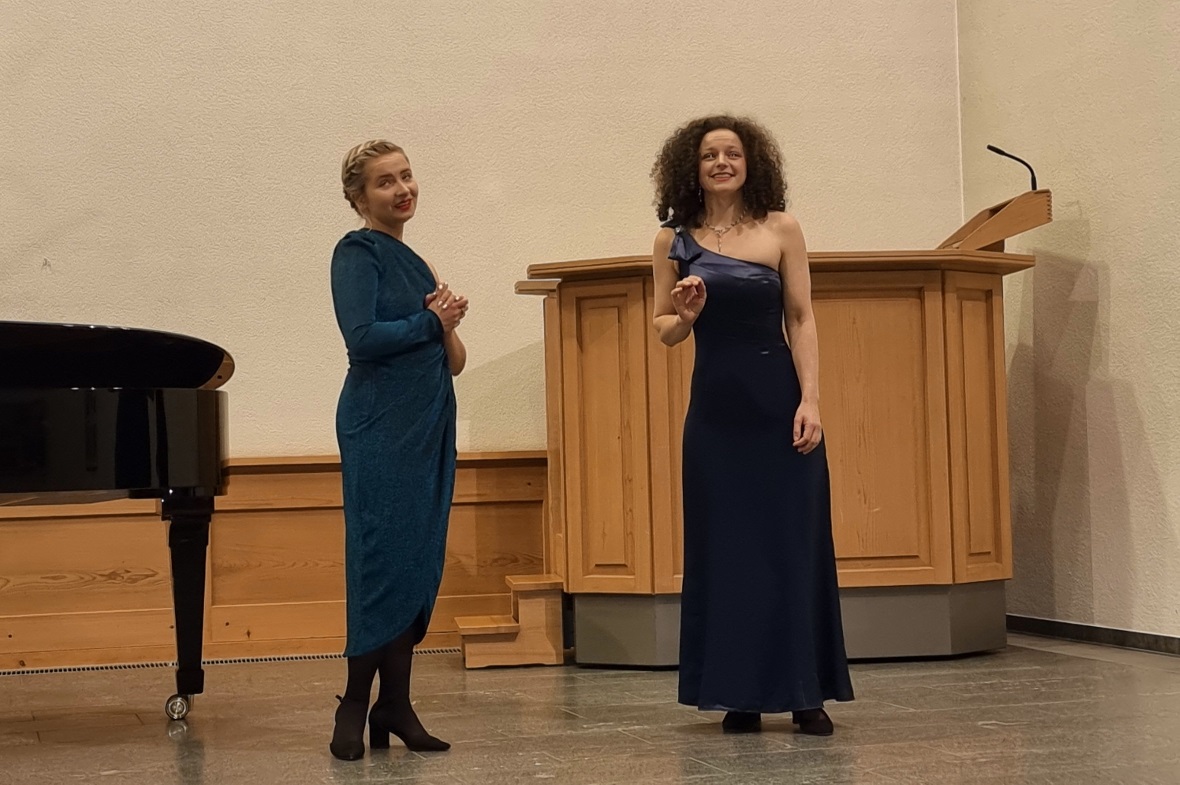 Sopran Valentina Lisa Bättig und Mezzosopran Lara Morger im Duett «Die erste Nac...