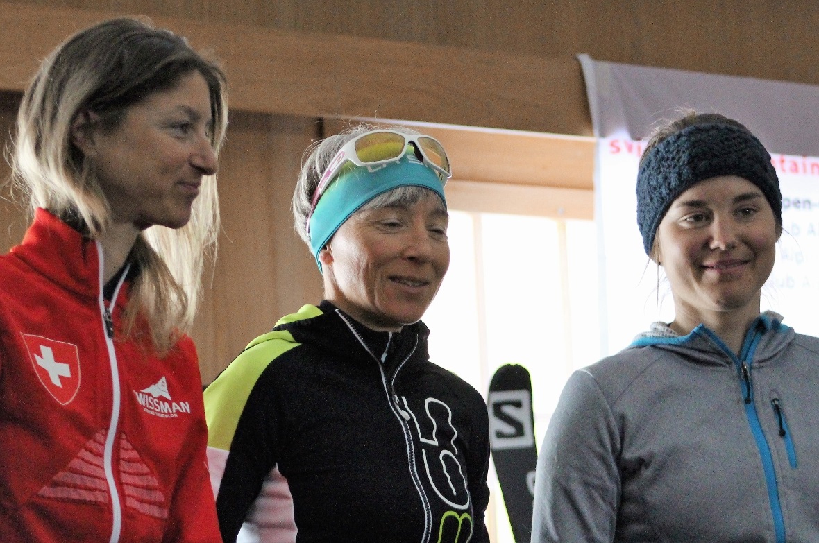 Souverän lächelnd: Die weiblichen Siegerinnen Rahel Klein, Sarah Umbricht und Sa...