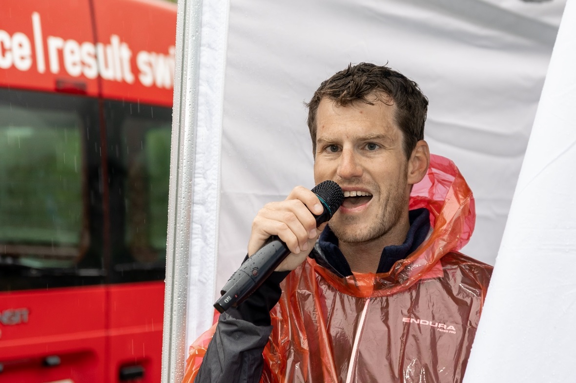 Speaker Alain motivierte die Läufer und gab News, rundum den Anlass.