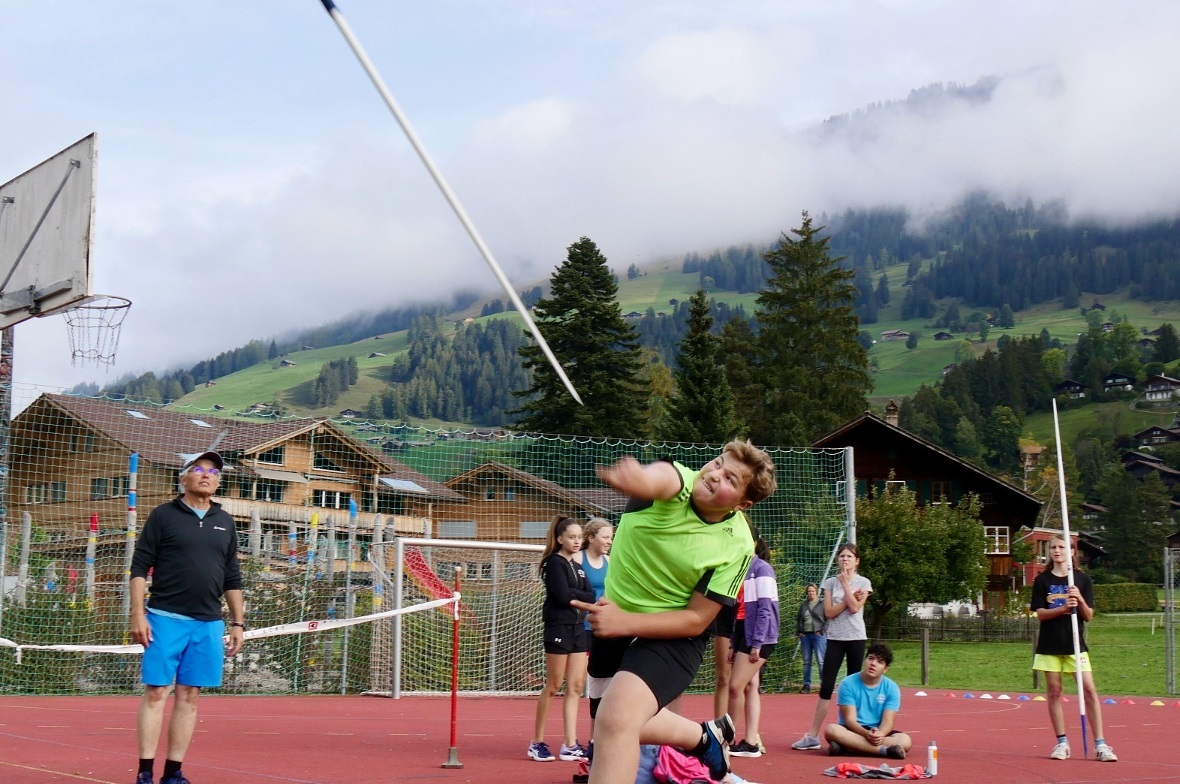 Speerwurf verlangt neben (richtig eingesetzter) Kraft vor allem eine gute Techni...