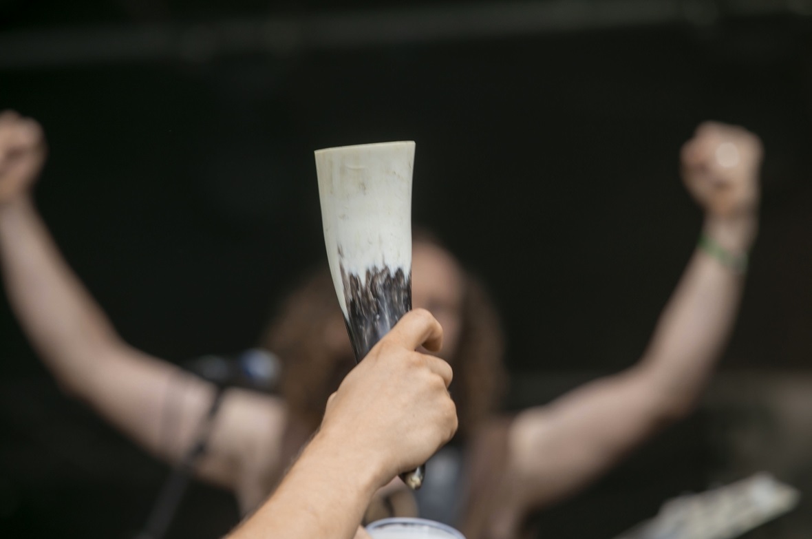Spezielle Trinkgefässe passten zur Band Moorgarten.