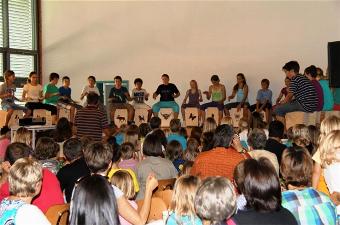 Sport Stacking auf der grossen Bühne und vor vollem Haus.