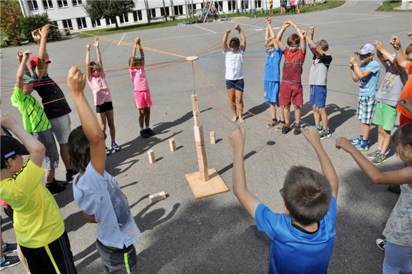 Sportliche Spiele am Nachmittag: Der Turm ist schon hoch!