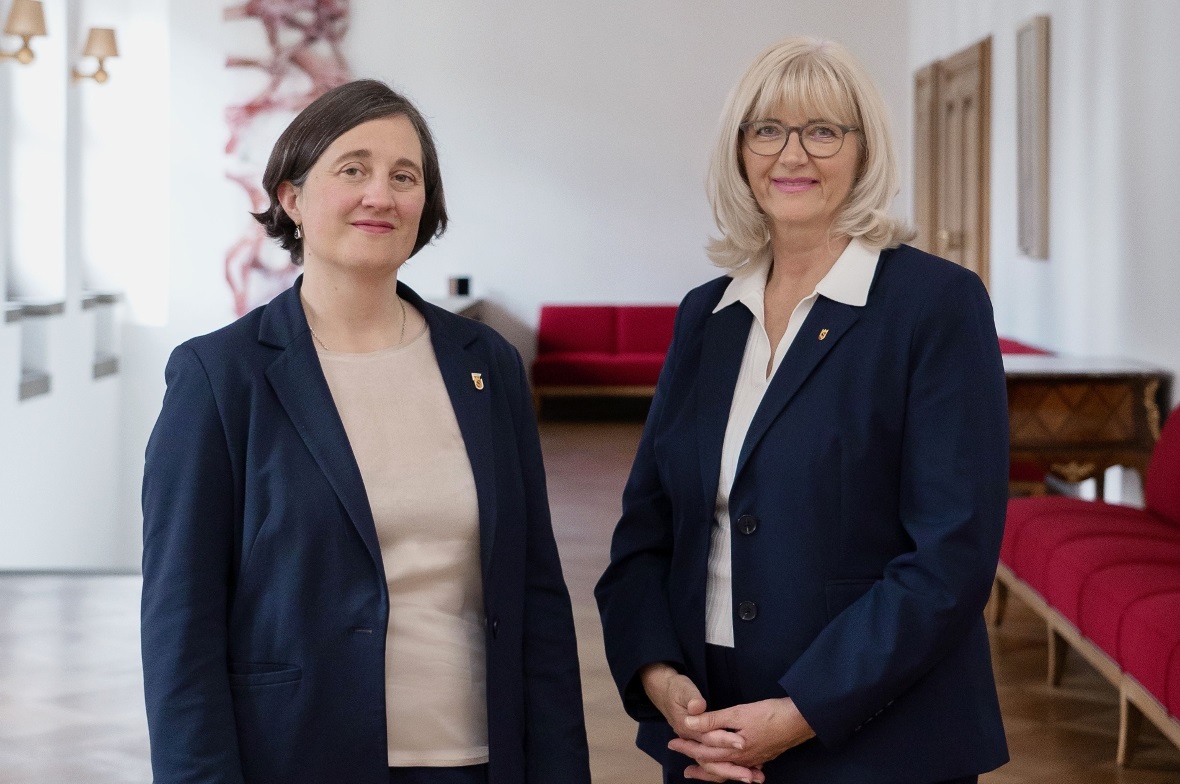 Stabsübergabe des Grossratspräsidiums von Edith Siegenthaler an Anne Speiser.