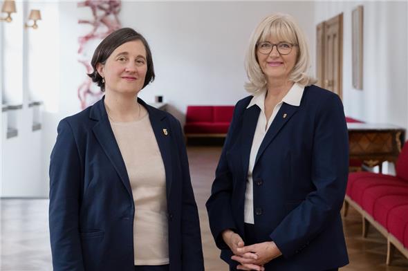 Stabsübergabe des Grossratspräsidiums von Edith Siegenthaler an Anne Speiser.