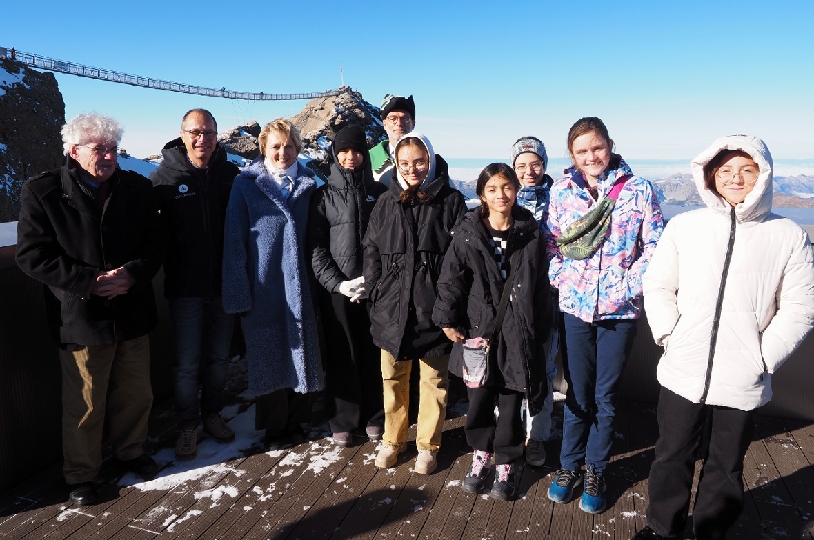Ständerätin Isabelle Moret wurden von zwölf Schülerinnen begleitet, die einen Ta...