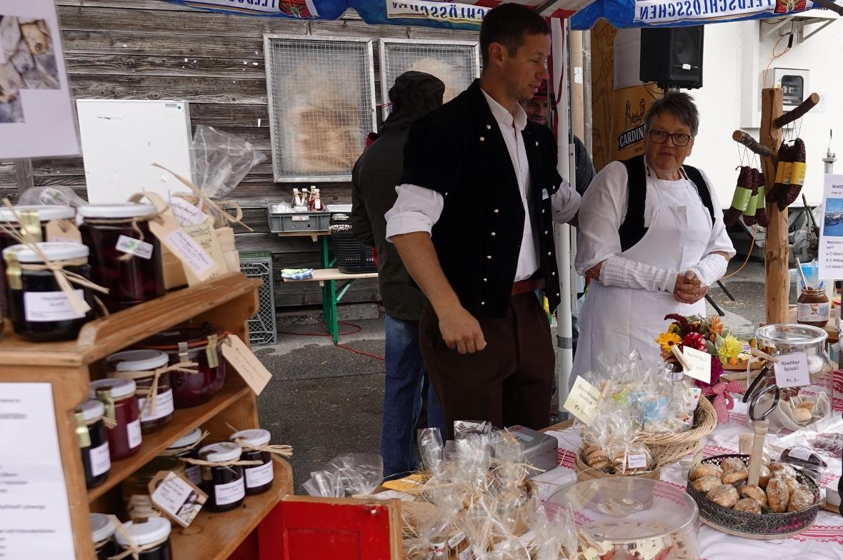 Stand Jürg und Regula Niederhauser, auf dem Bild Jürg und Madlen Niederhauser