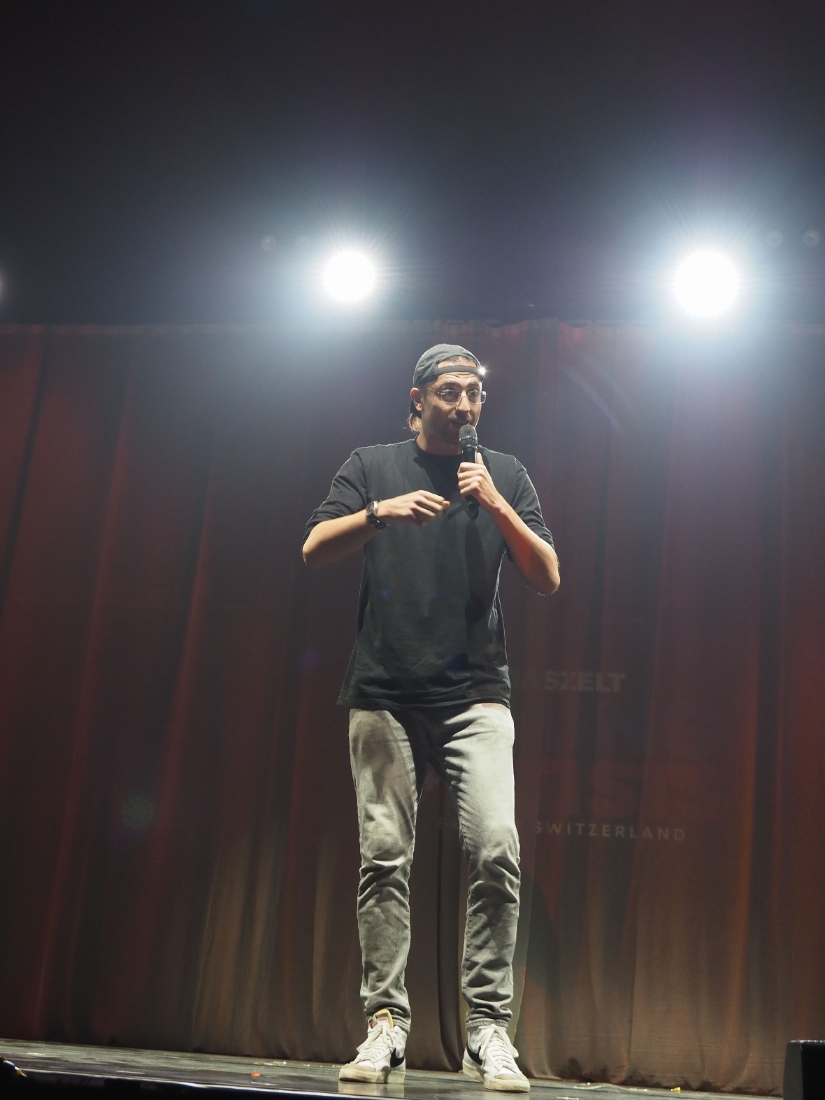 Stand-up-Comedian Sven Ivanic hatte die Lacher bei den Young Artists im Das Zelt...