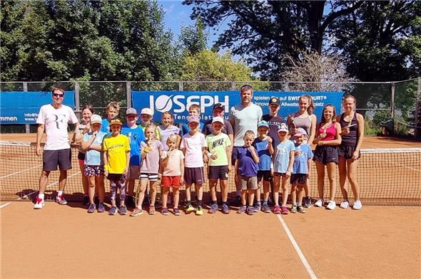 Stark besucht: 21 Kinder nahmen in diesem Jahr an der Schülertenniswoche in Zweisimmen teil.