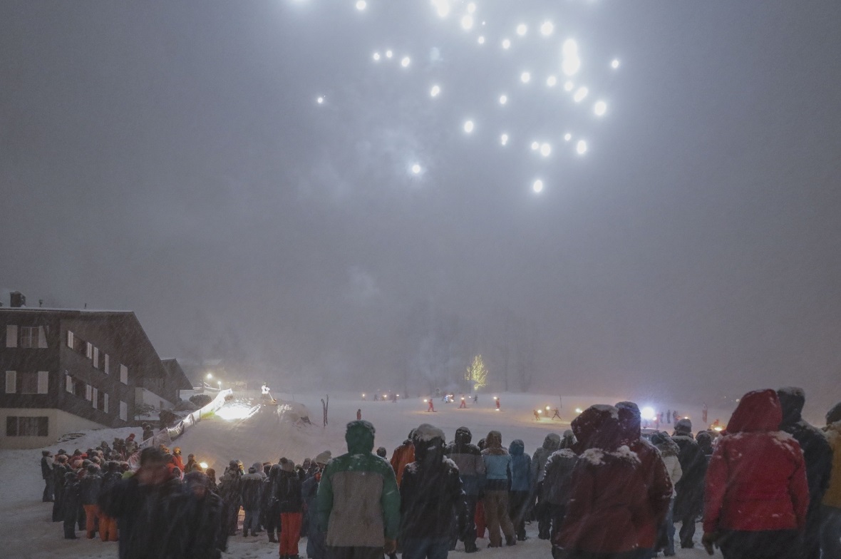 Starker Schneefall dämpfte sogar das Schlussfeuerwerk.
