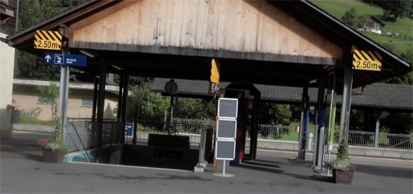 Statt «Familienskigebiet Boltigen Jaunpass» im Winter und «Wanderparadies» im Sommer, sind die Wände seither kahl.