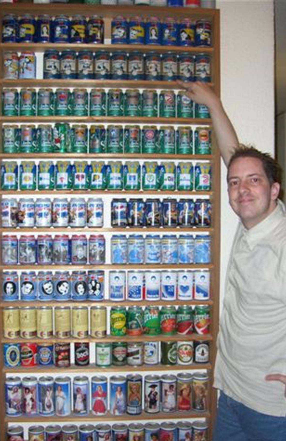 Stefan mit einem ganz kleinen Teil seiner Büchsensammlung.