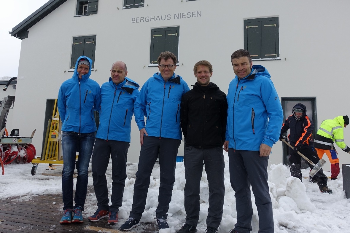 Stehen für einen starken Umbau des Berghauses auf dem Niesen ein:Marketingleiter...