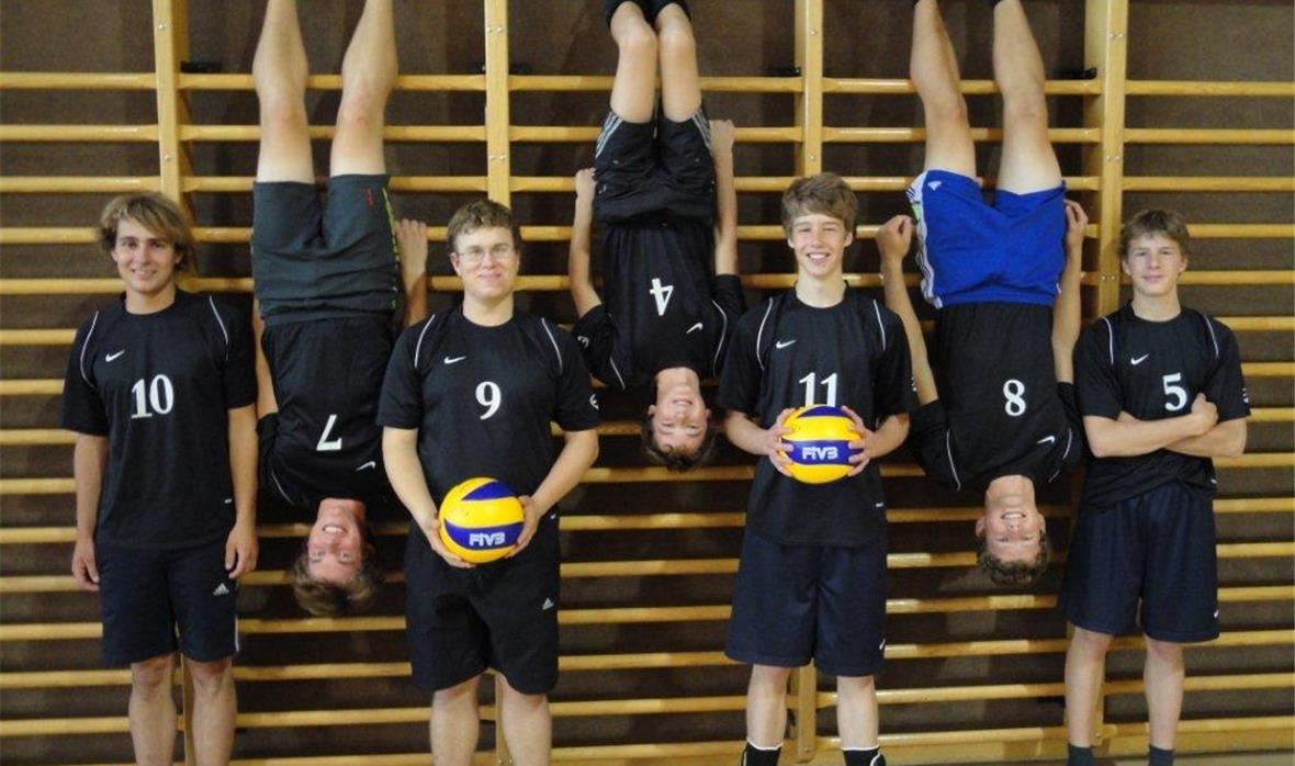 Heimspiele Stehend: Hannes Marmet, Michael Zahler, Oliver Hofmann, Sandro Grundisch, hängend: Timi Behrend, Simon Blaser, Nicolas Reichenbach. Es fehlen: Mathias Blaser, Luca Cairoli, Romeo Cairoli, Simon Rufener, Björn Schär