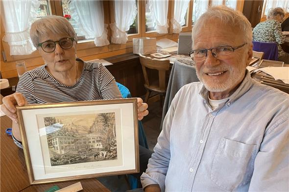 Stiche, Drucke und Bilder wurden für die Archivierung in Rahmen gefasst.