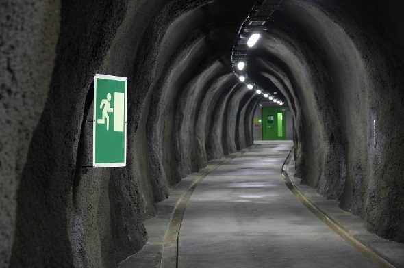 Stollenmitte mit Blick Richtung Ausgang.