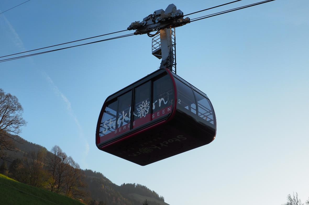 Stolz wird die neue Kabine präsentiert.