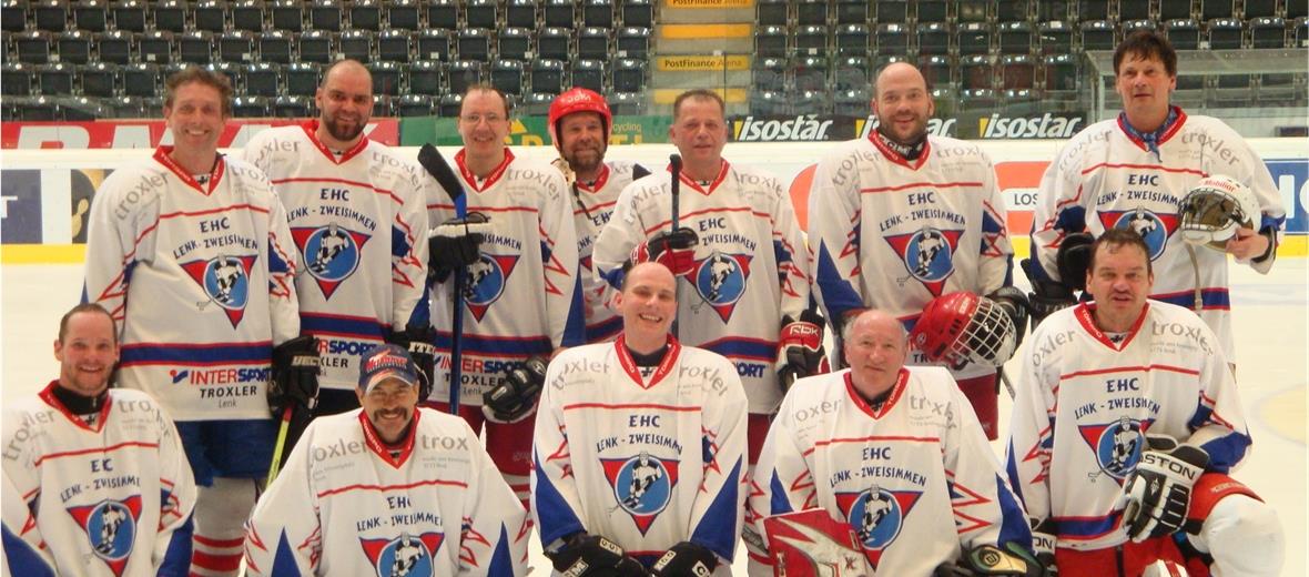Sieg hoch vier – vom Nachwuchs bis zu den Senioren Stolze EHC L-Z Oldies in der Postfinance-Arena.