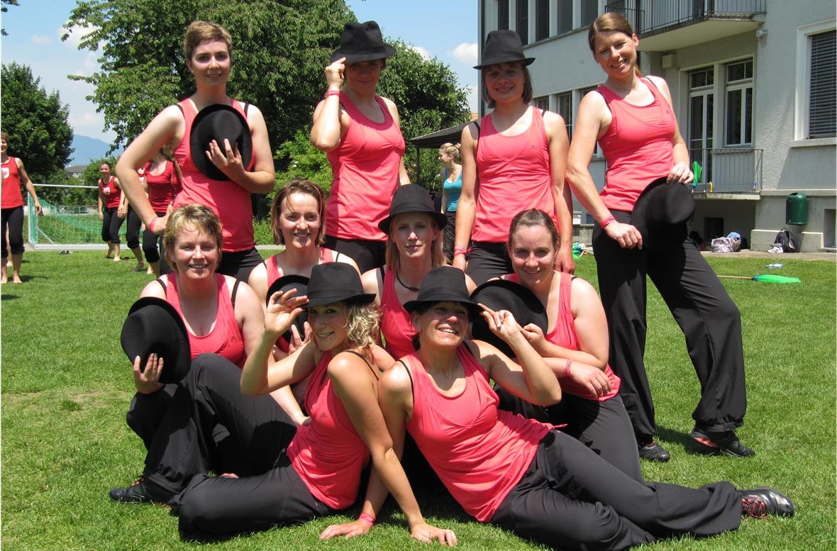 Strahlende Gesichter nach gelungenem Auftritt: die Team-Aerobic-Damen des TV Zweisimmen.