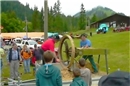 Strohschrotmaschine mit Menschenkraft betrieben.