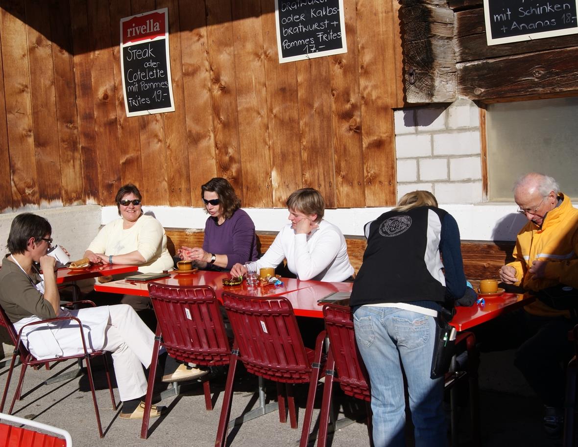 «Sünnele» auf den Terrassen der Bergrestaurants bei 16 Grad.