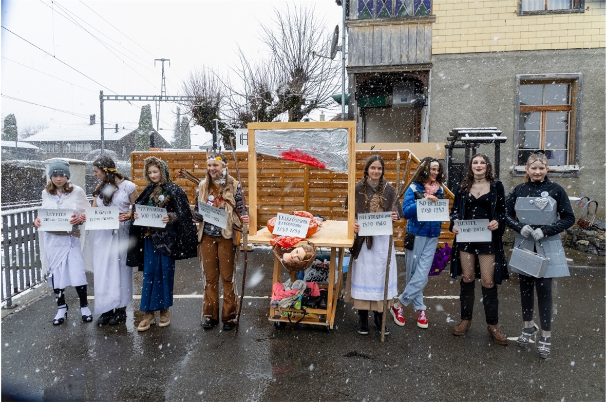 Sujets der Diemtigtaler Fasnacht 2026: Kreative, farbenfrohe Umsetzungen entlang...
