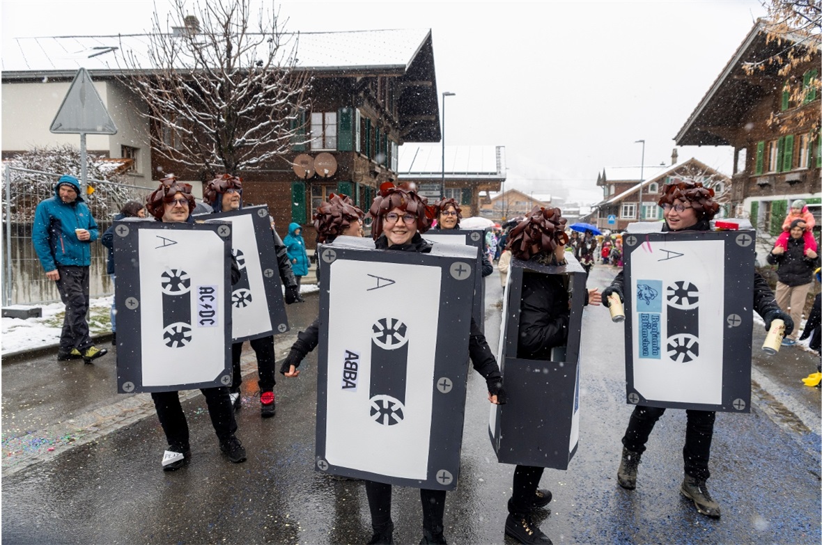 Sujets der Diemtigtaler Fasnacht 2026: Kreative, farbenfrohe Umsetzungen entlang...