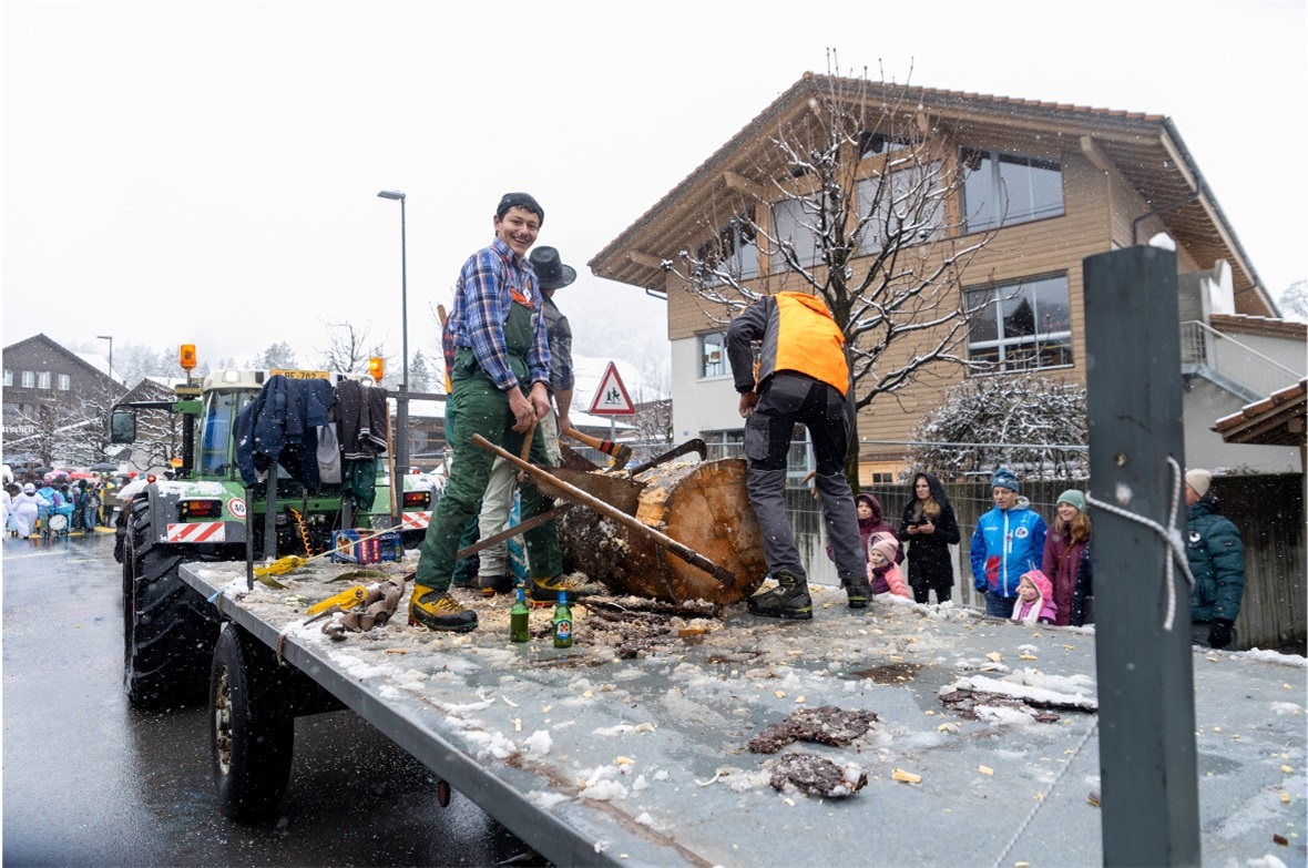 Sujets der Diemtigtaler Fasnacht 2026: Kreative, farbenfrohe Umsetzungen entlang...
