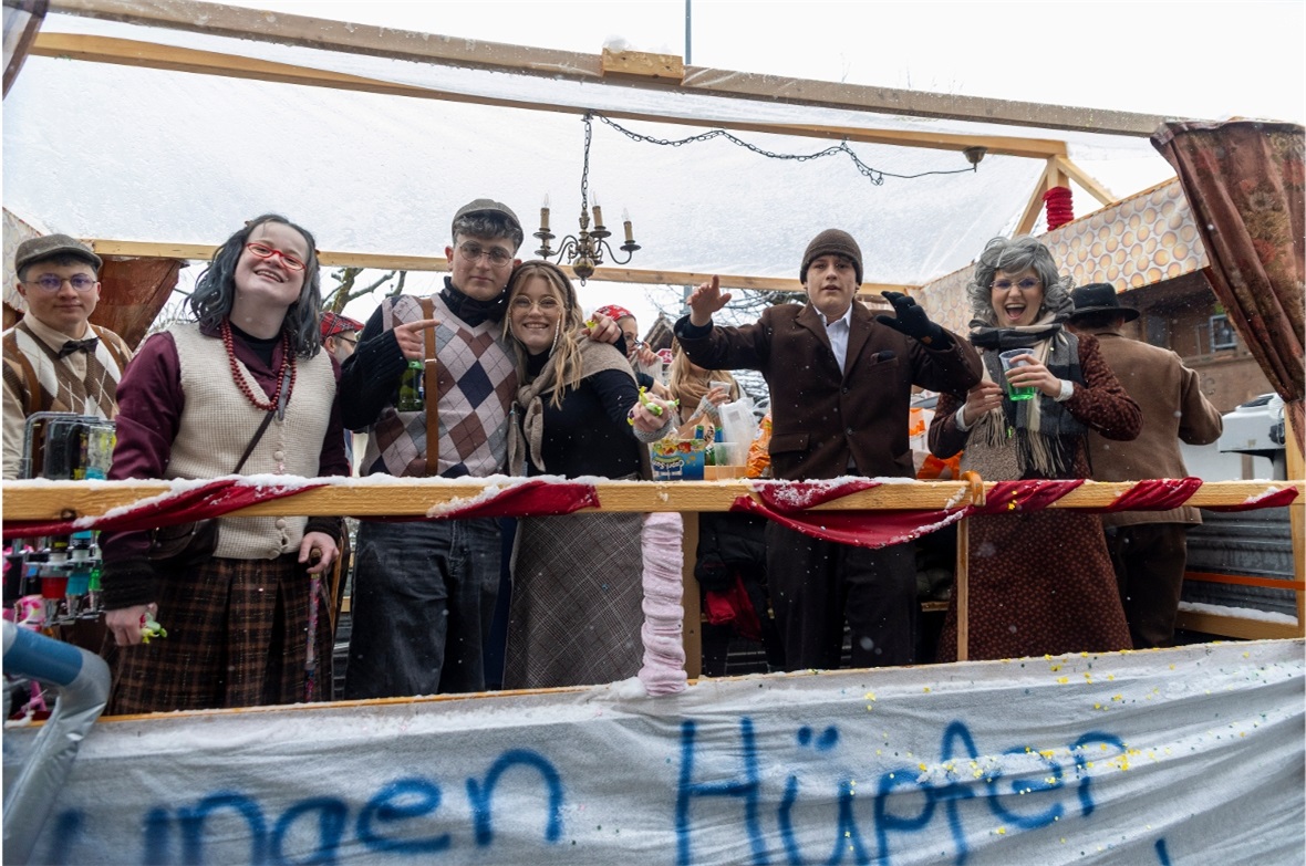 Sujets der Diemtigtaler Fasnacht 2026: Kreative, farbenfrohe Umsetzungen entlang...