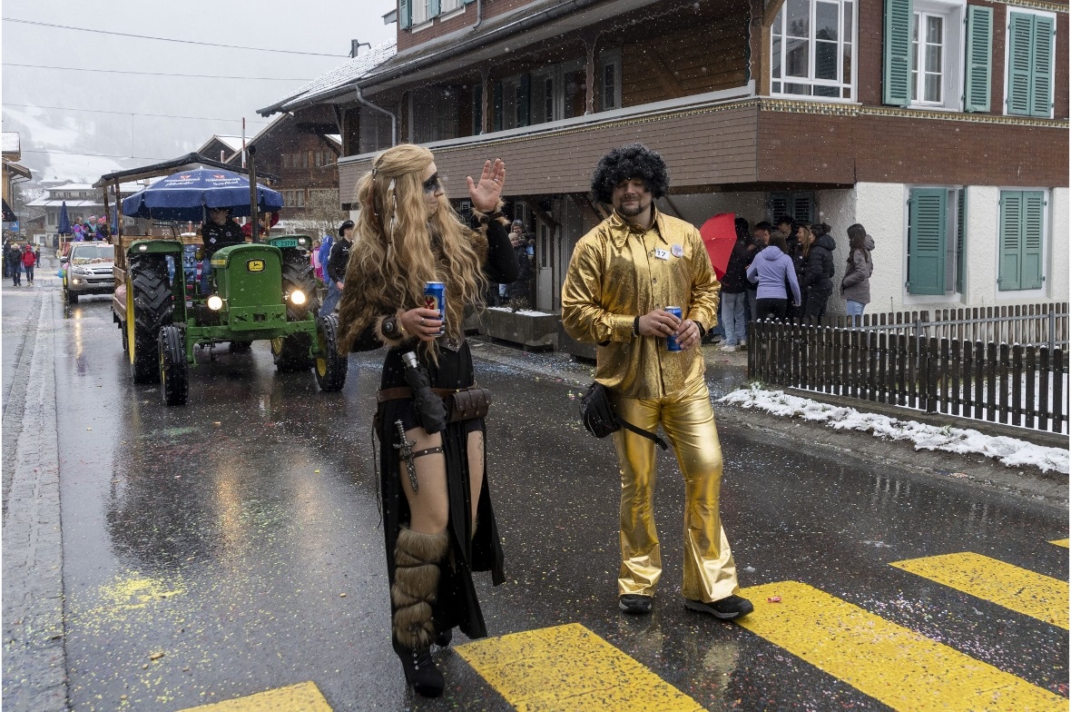 Sujets der Diemtigtaler Fasnacht 2026: Kreative, farbenfrohe Umsetzungen entlang...