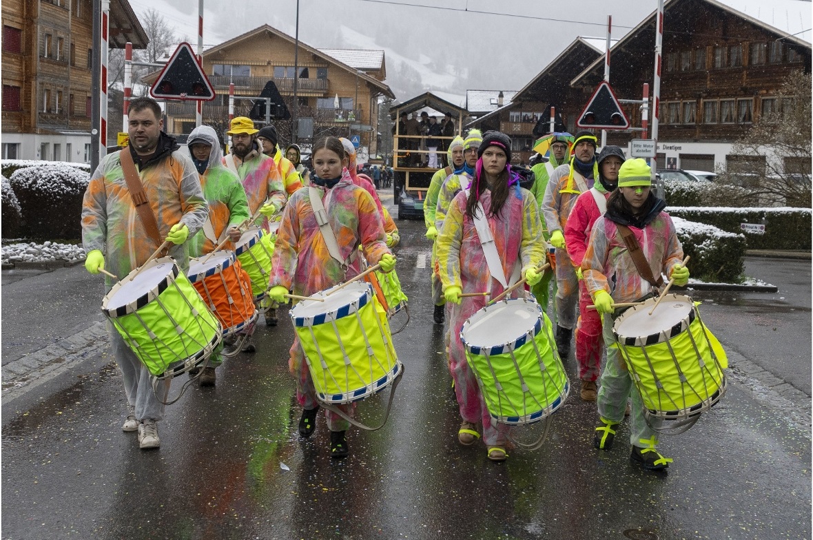 Sujets der Diemtigtaler Fasnacht 2026: Kreative, farbenfrohe Umsetzungen entlang...
