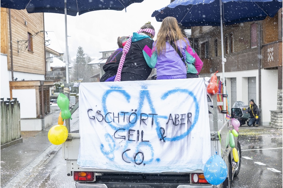 Sujets der Diemtigtaler Fasnacht 2026: Kreative, farbenfrohe Umsetzungen entlang...