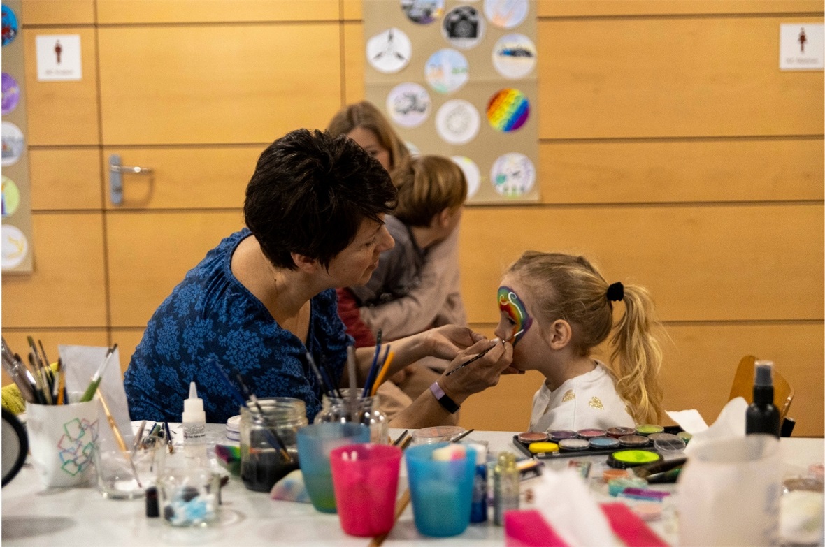 Sujets der Diemtigtaler Fasnacht 2026: Kreative, farbenfrohe Umsetzungen entlang...