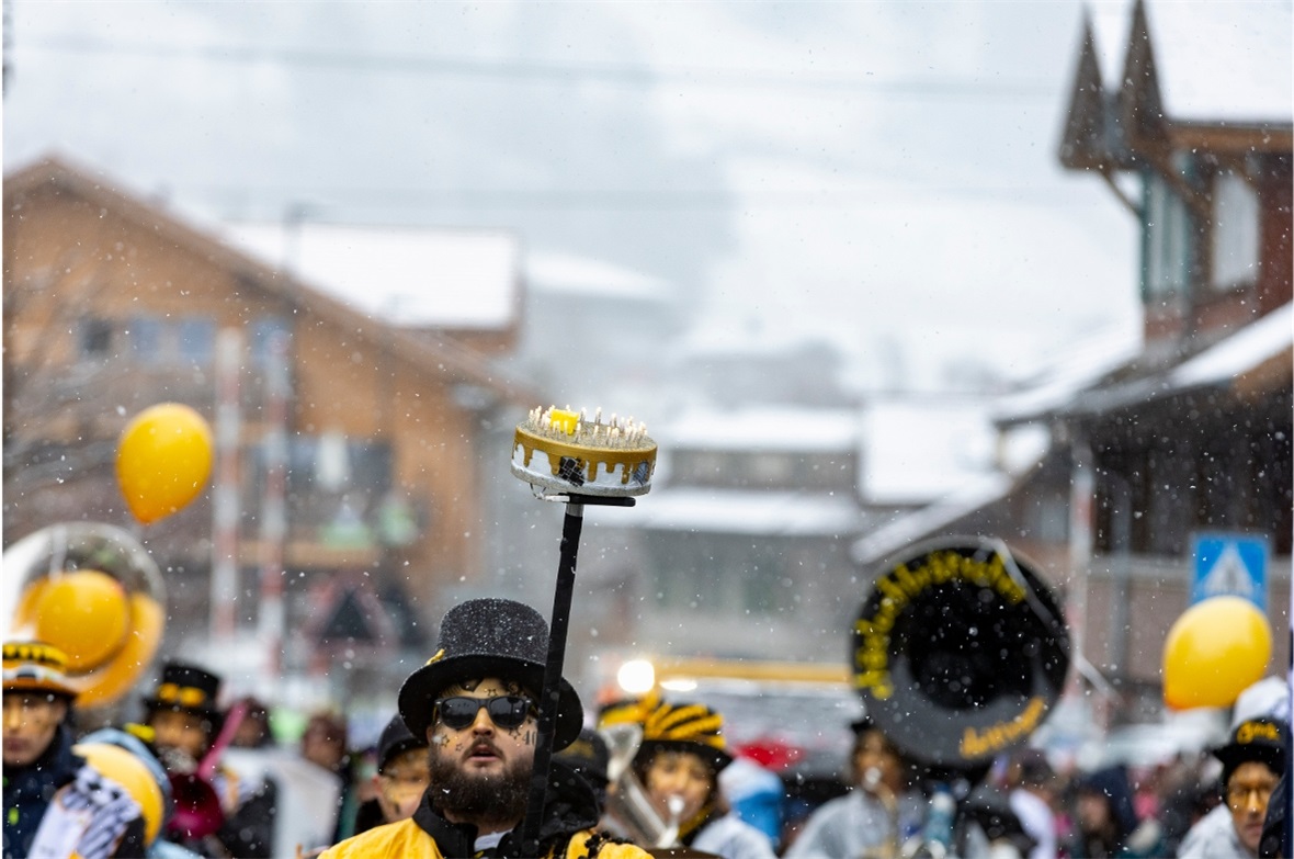 Sujets der Diemtigtaler Fasnacht 2026: Kreative, farbenfrohe Umsetzungen entlang...