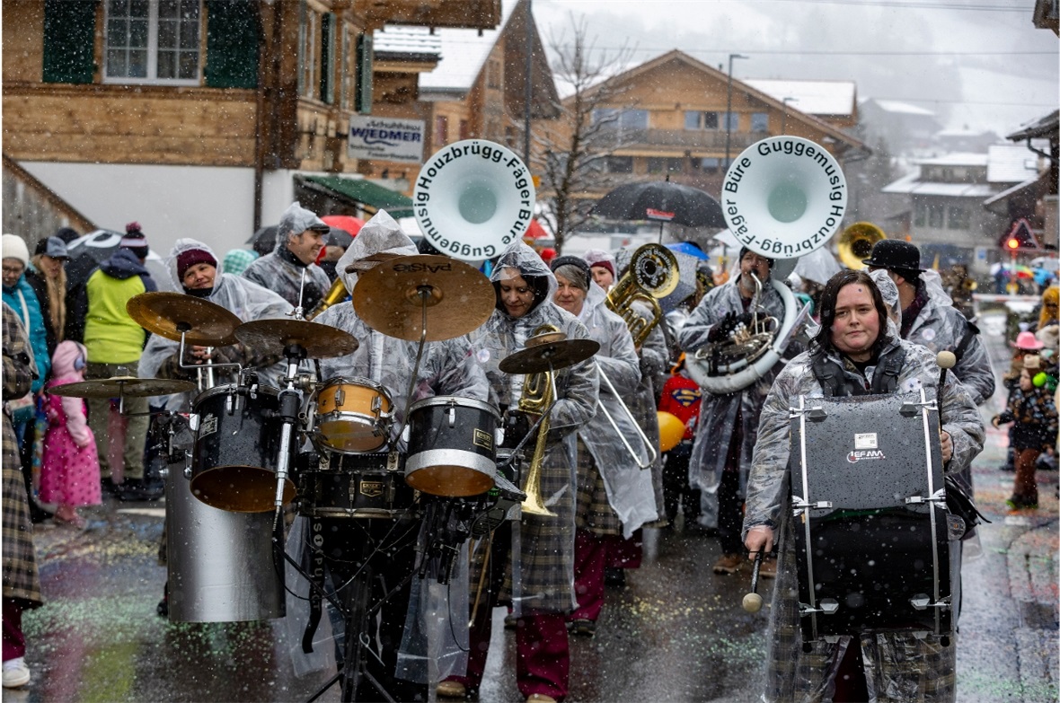 Sujets der Diemtigtaler Fasnacht 2026: Kreative, farbenfrohe Umsetzungen entlang...