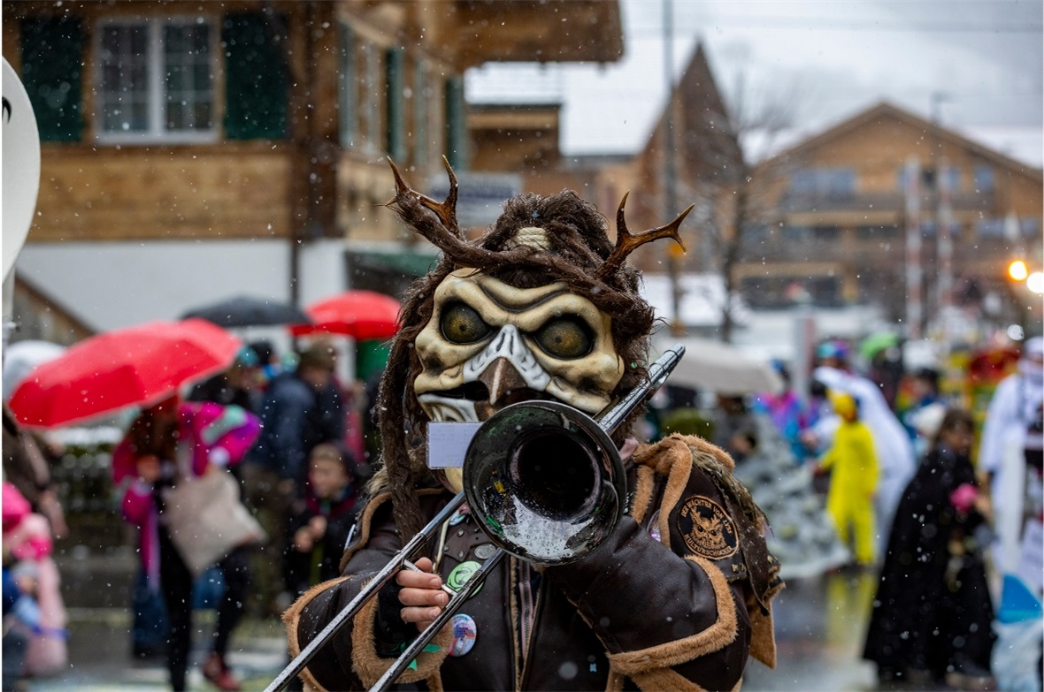 Sujets der Diemtigtaler Fasnacht 2026: Kreative, farbenfrohe Umsetzungen entlang...