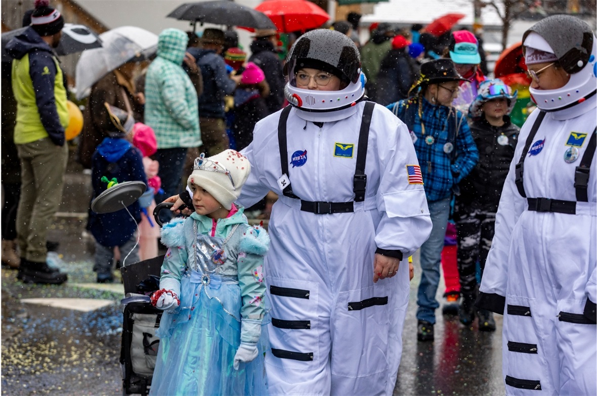 Sujets der Diemtigtaler Fasnacht 2026: Kreative, farbenfrohe Umsetzungen entlang...