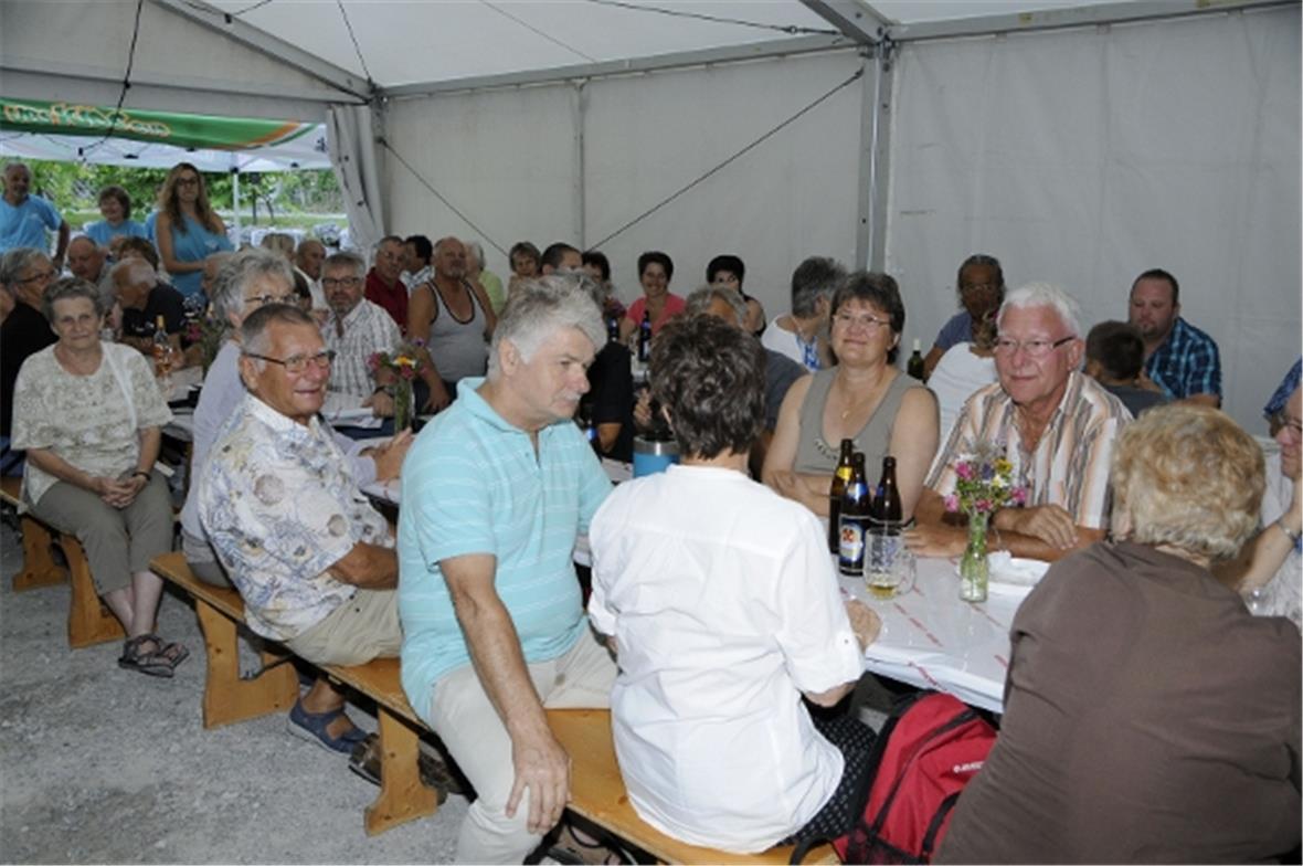 Super Stimmung im 100-plätzigen Festzelt.