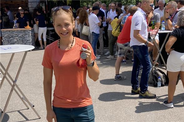 Susi Meinen mit Silbermedaille der Swiss Loppet Gesamtwertung.