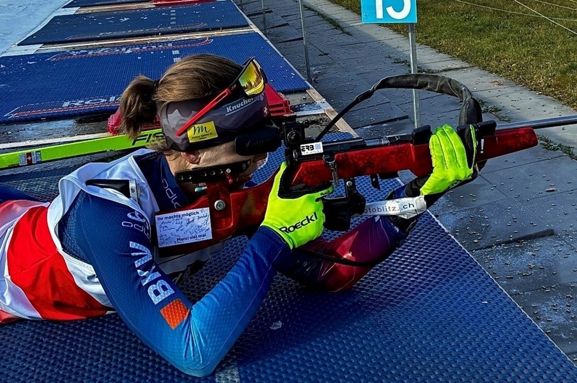 Susi Meinen mit dem optimierten Gewehr im Training.
