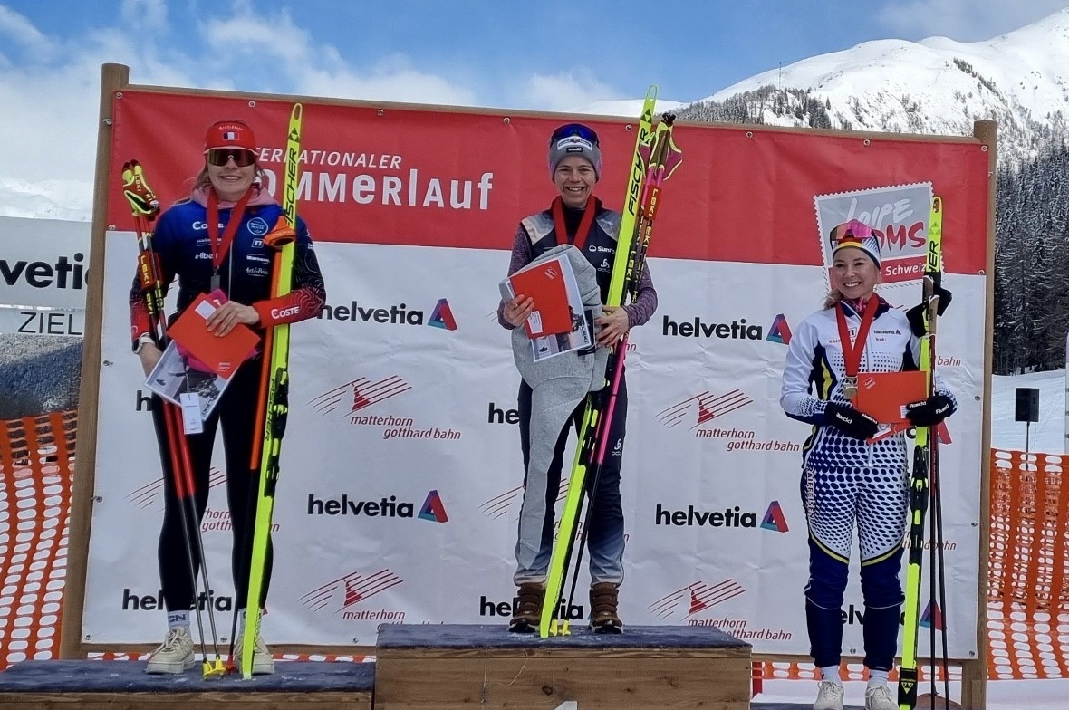 Susi Meinen siegte beim Gommerlauf über 42 Kilometer vor Océane Bepoix (FRA, links) und Franziska Müller (DE, rechts).