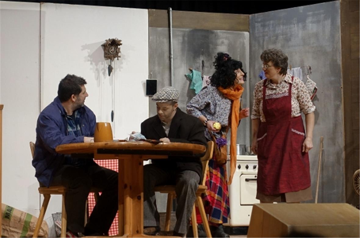 Szenen aus dem Lustspiel «Köbelis Sunneschyn»