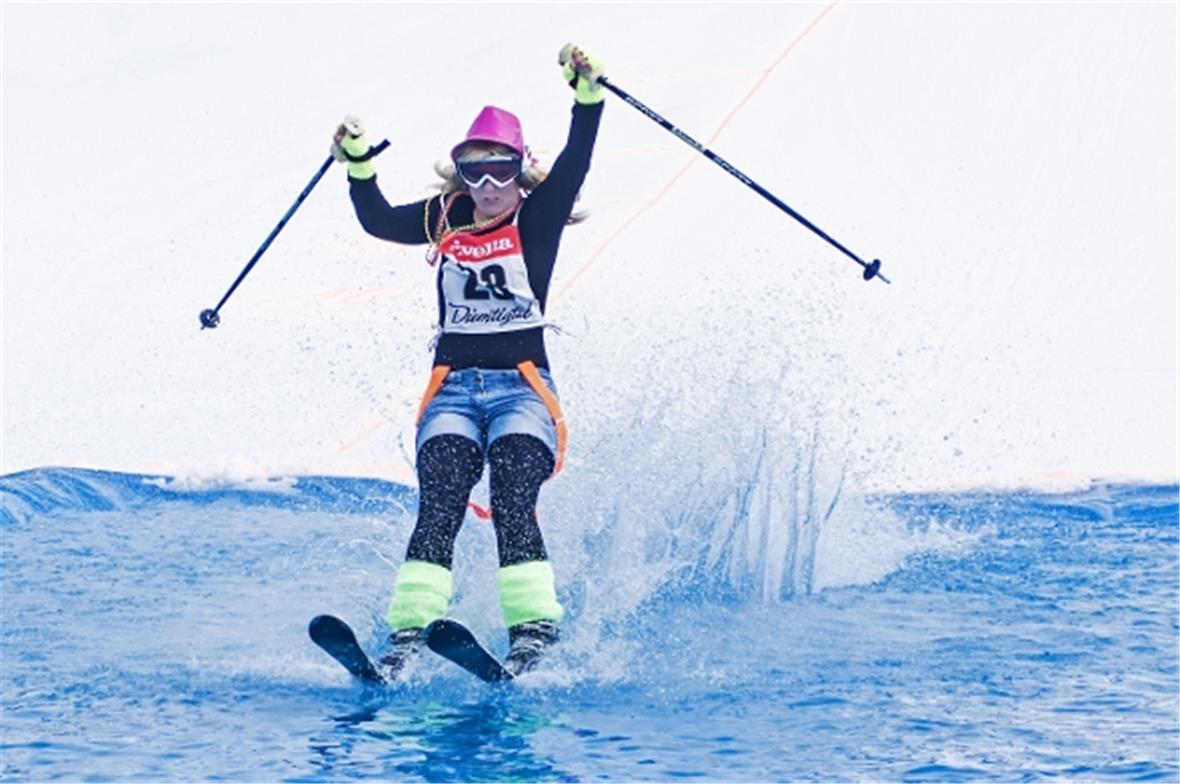 Tanja Stucki auf ihrer Fahrt zum Sieg in der Kategorie Damen Ski.