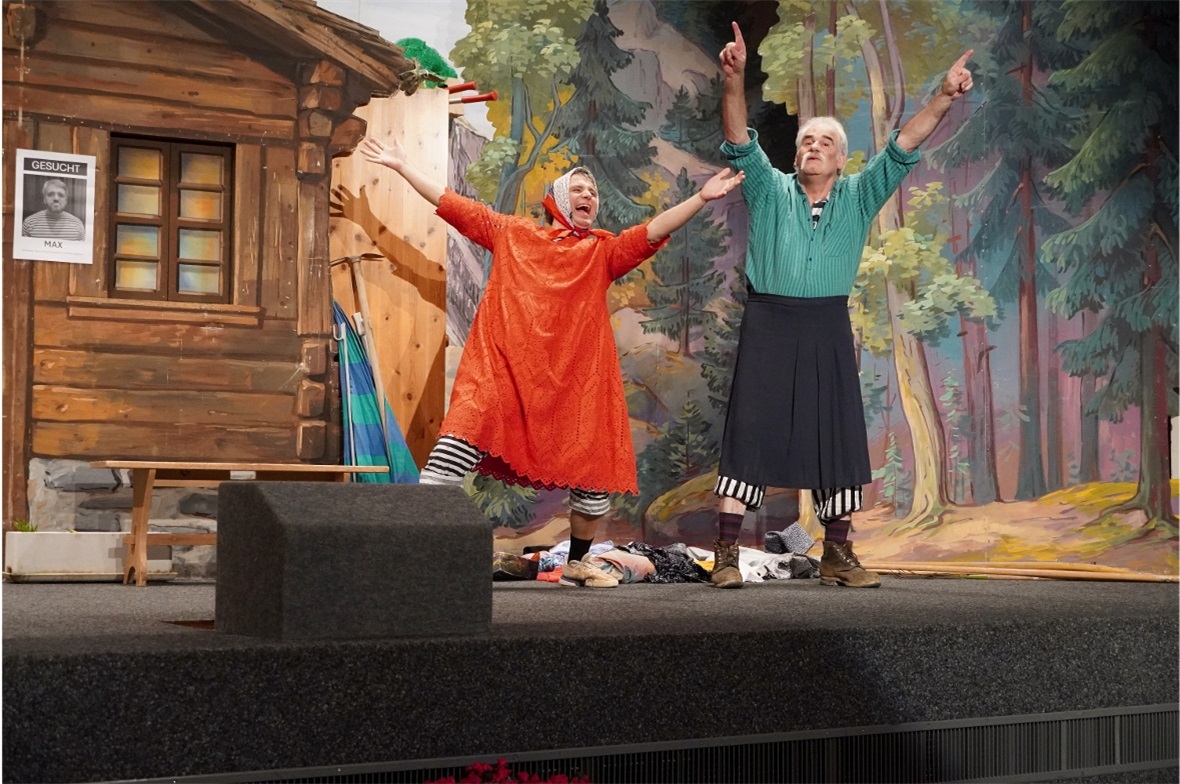 Tanz in Frauenkleidern: I’m too sexy!